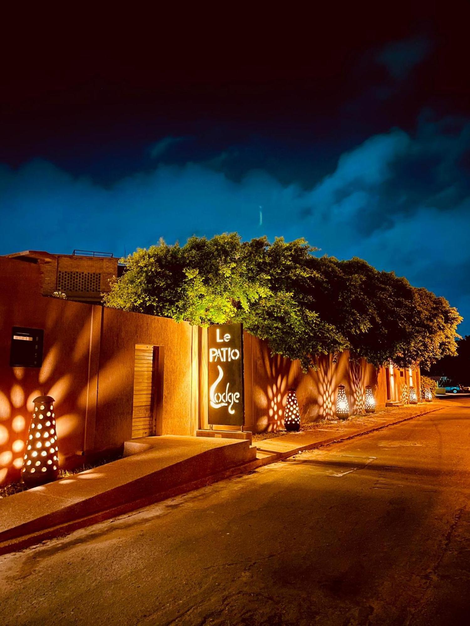 ホテル Le Patio ロメ エクステリア 写真